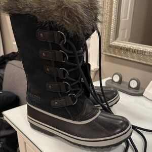Sorel Black and Gray Women's Lace-Up Winter Boots